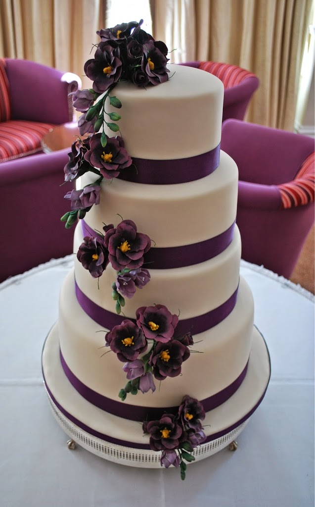 Purple Lisianthus and Freesia Wedding Cake Little Bear